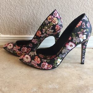 Jessica Simpson heels